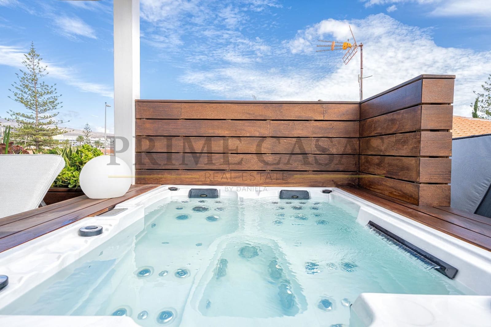 3 slaapkamer Bungalow te koop in San Bartolome de Tirajana met zwembad - € 1.390.000 (Ref: 9540657)