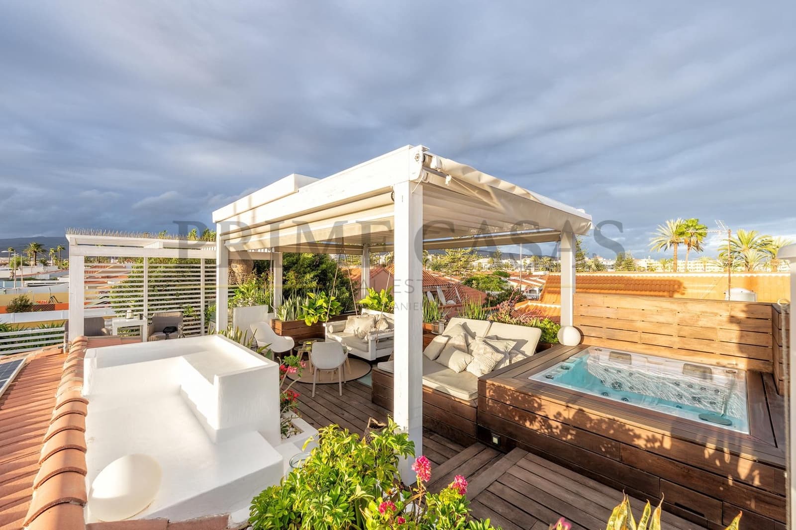 3 slaapkamer Bungalow te koop in San Bartolome de Tirajana met zwembad - € 1.390.000 (Ref: 9540657)