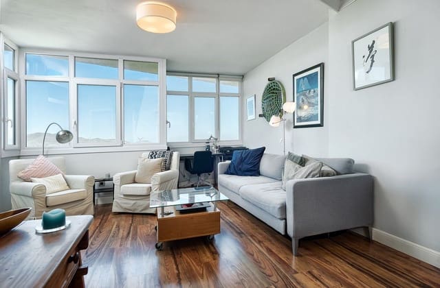 2 soveværelse Penthouse til leje i Vecindario, Santa Lucía de Tirajana med garage - € 950 (Ref: 9624096)