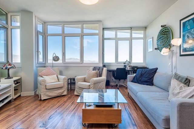 2 soveværelse Penthouse til leje i Vecindario, Santa Lucía de Tirajana med garage - € 950 (Ref: 9624096)