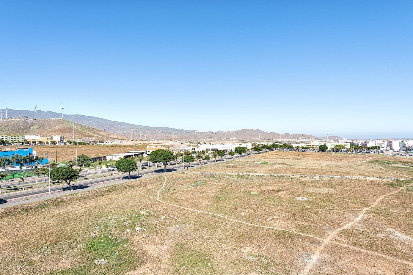 2 soveværelse Penthouse til leje i Santa Lucia de Tirajana med garage - € 950 (Ref: 9624096)