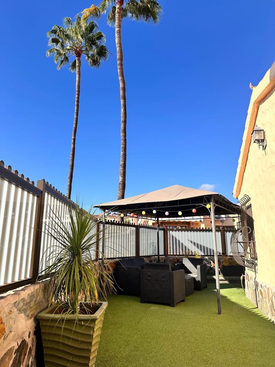 1 bedroom Bungalow for sale in San Bartolome de Tirajana with pool - € 360,000 (Ref: 9662199)