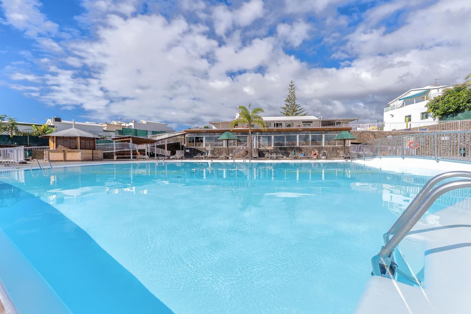 1 Zimmer Apartment zu verkaufen in San Bartolome de Tirajana mit Pool Garage - 240.000 € (Ref: 9689952)