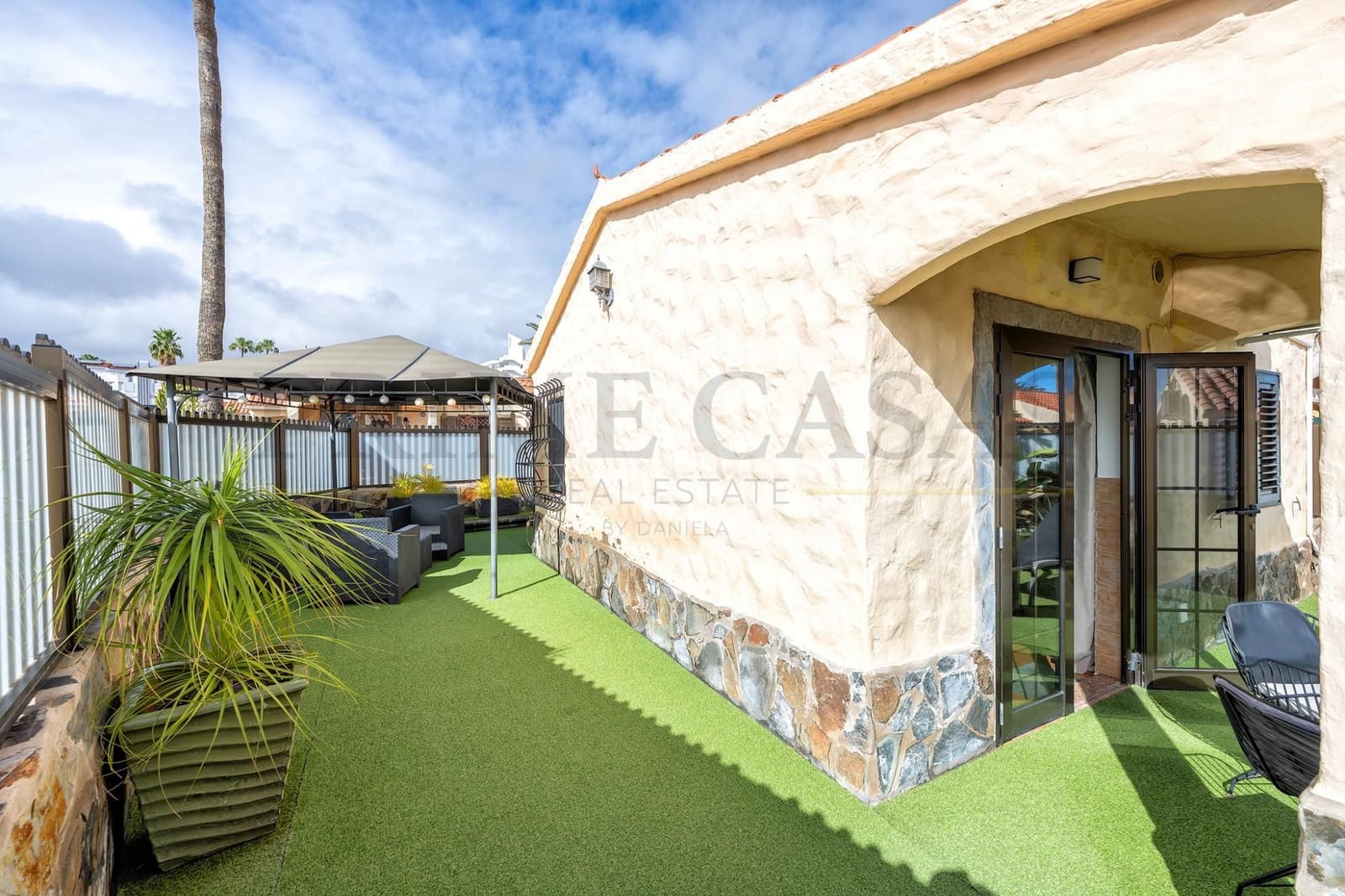 1 bedroom Beach Apartment for sale in San Bartolome de Tirajana with pool - € 360,000 (Ref: 9723892)