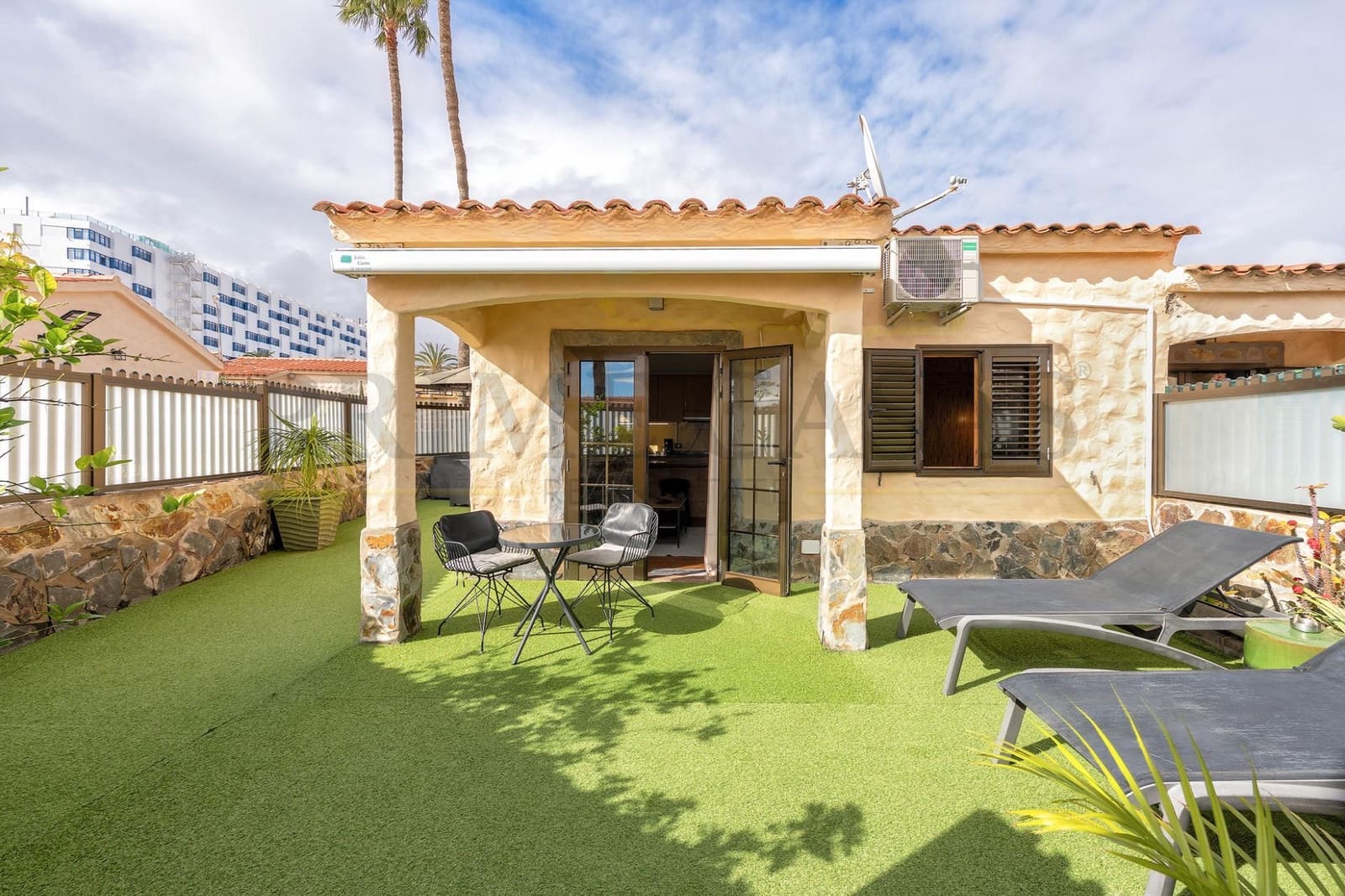 1 bedroom Beach Apartment for sale in San Bartolome de Tirajana with pool - € 360,000 (Ref: 9723892)