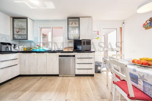 3 bedroom Villa for sale in Tamaraceite, Las Palmas de Gran Canaria with garage - € 330,000 (Ref: 9731695)