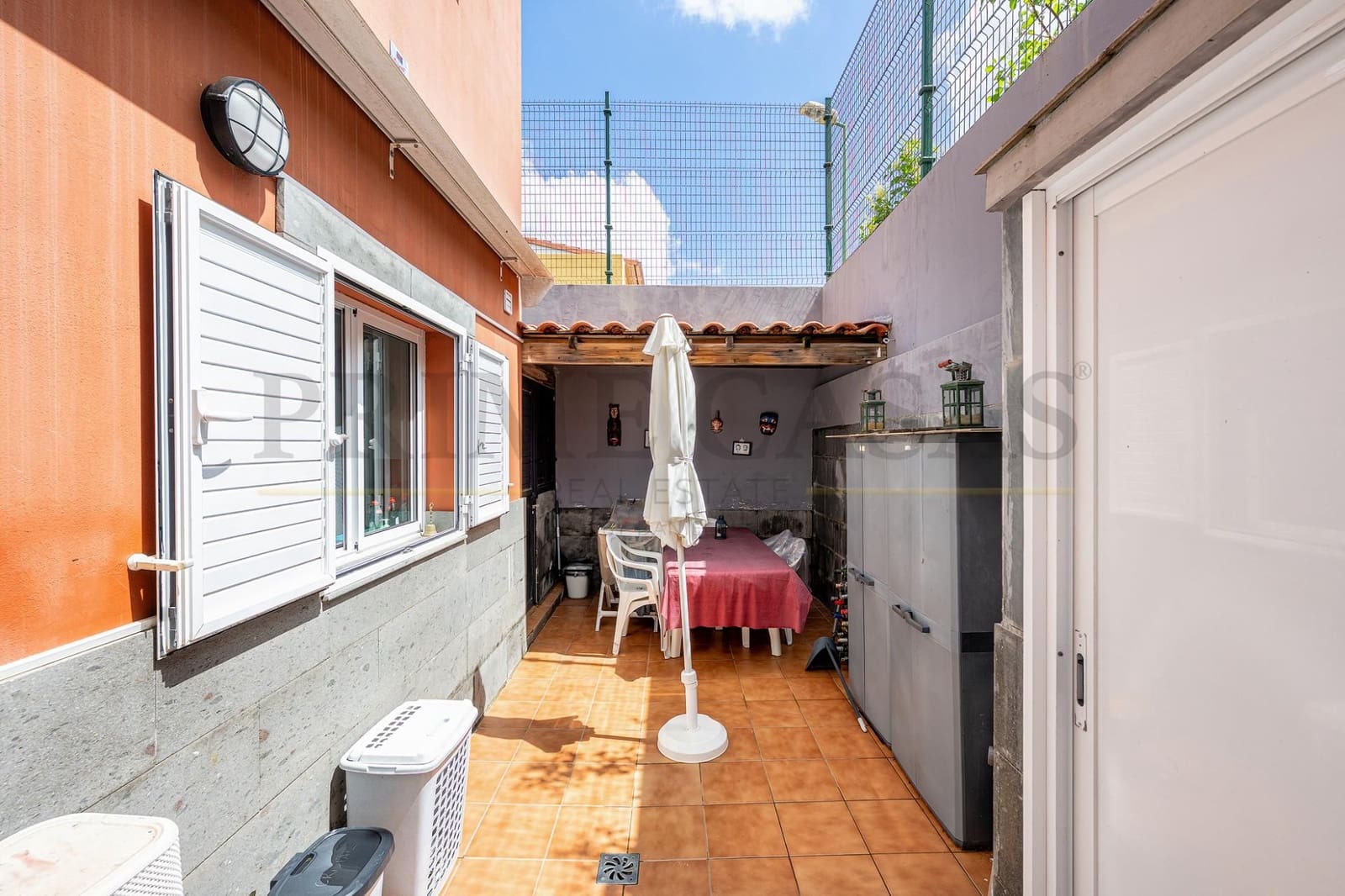 3 bedroom Villa for sale in Las Palmas de Gran Canaria with garage - € 330,000 (Ref: 9731695)