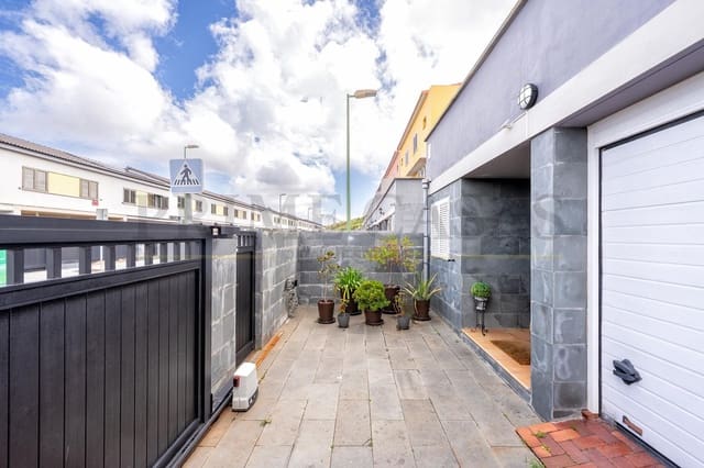 3 bedroom Villa for sale in Tamaraceite, Las Palmas de Gran Canaria with garage - € 330,000 (Ref: 9731695)
