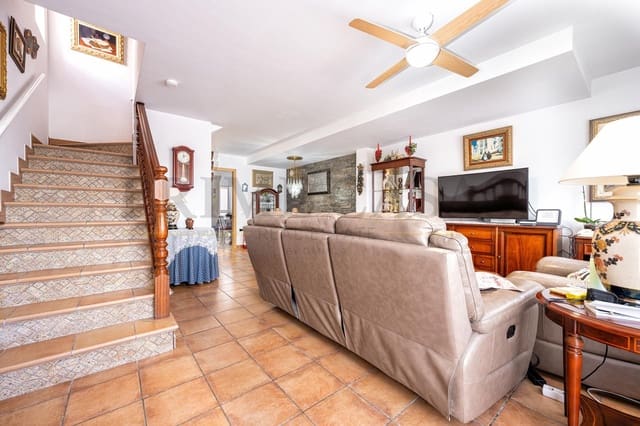 3 bedroom Villa for sale in Tamaraceite, Las Palmas de Gran Canaria with garage - € 330,000 (Ref: 9731695)