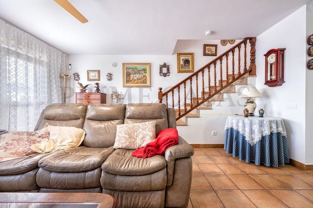 3 bedroom Villa for sale in Tamaraceite, Las Palmas de Gran Canaria with garage - € 330,000 (Ref: 9731695)