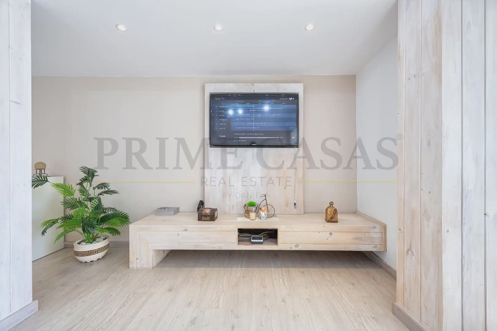 Bungalow for sale in San Bartolome de Tirajana with pool - € 560,000 (Ref: 9824584)
