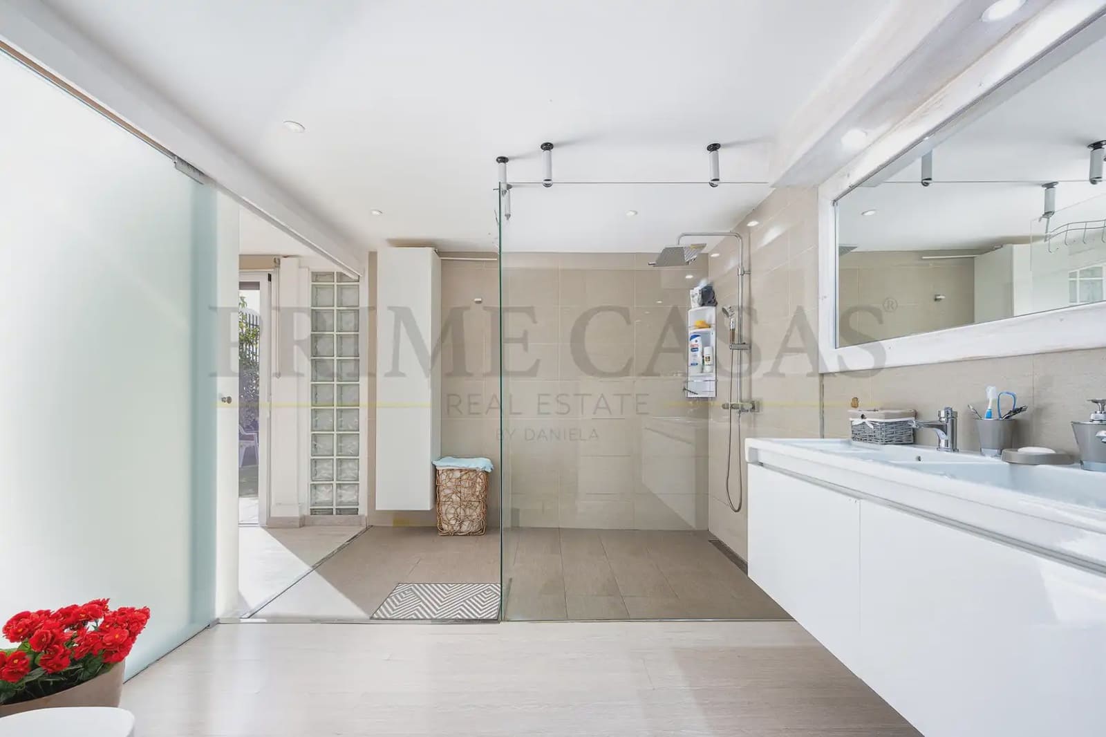 Bungalow for sale in San Bartolome de Tirajana with pool - € 560,000 (Ref: 9824584)