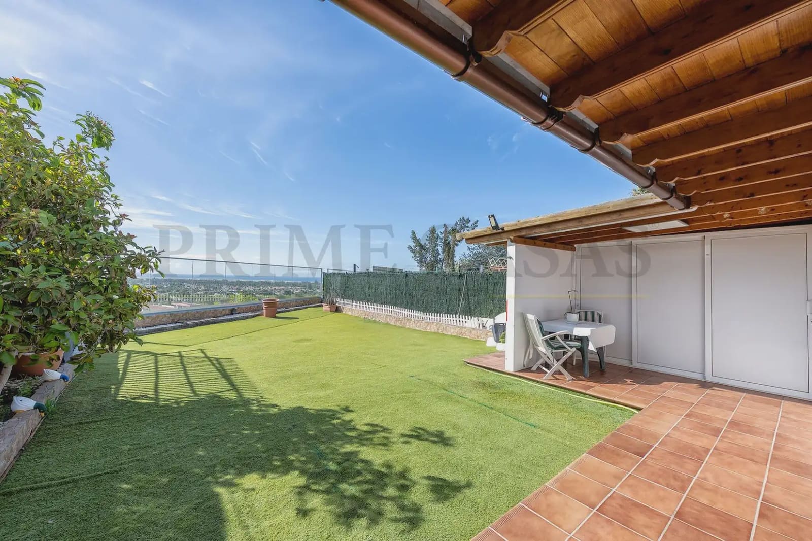 Bungalow for sale in San Bartolome de Tirajana with pool - € 560,000 (Ref: 9824584)
