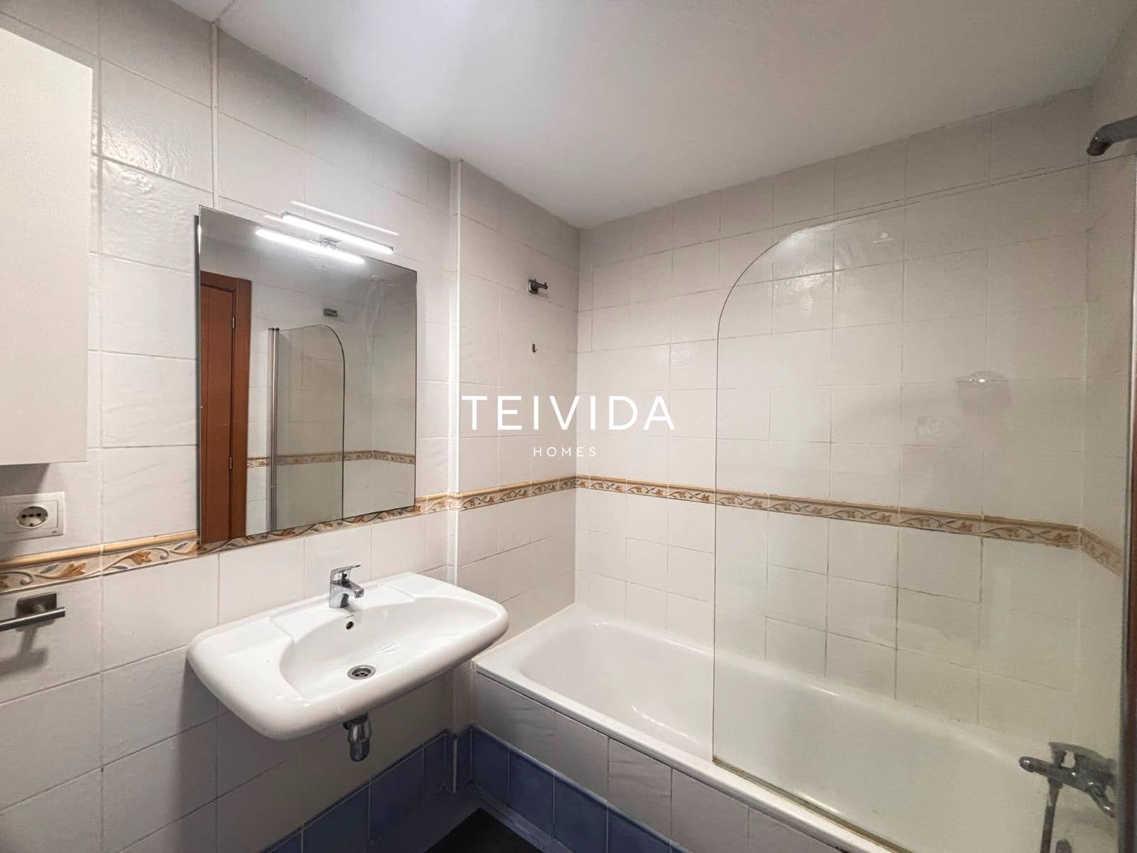 2 sypialnia Mieszkanie do wynajęcia w Playa Paraiso z basenem garażem - 1 400 € (Ref: 10019697)