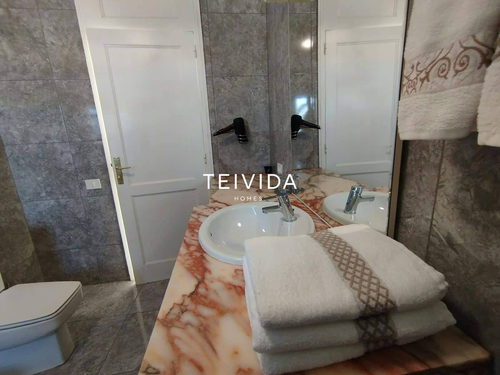 3 bedroom Townhouse for sale in San Eugenio with pool - € 779,000 (Ref: 10033160)