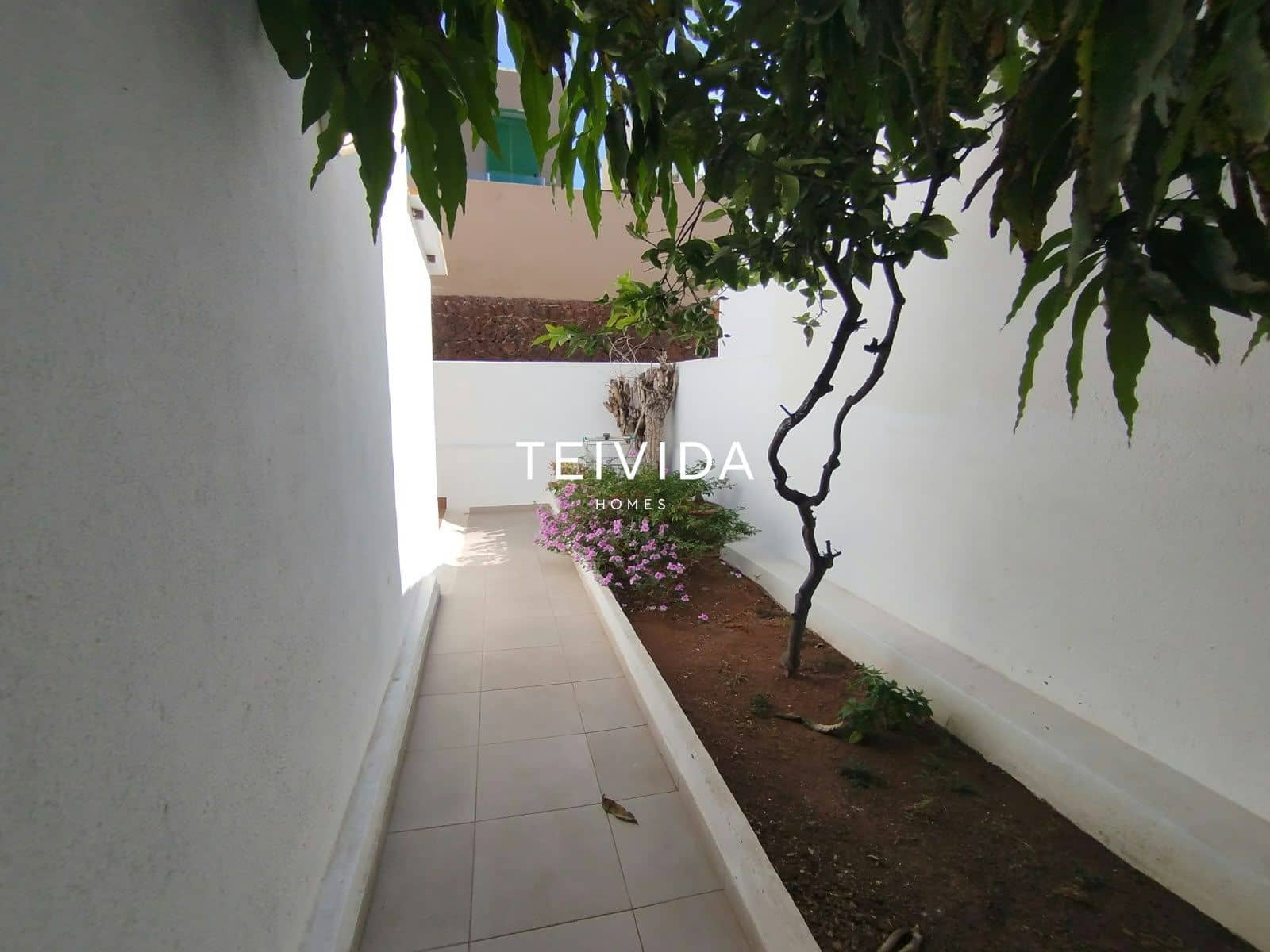3 bedroom Townhouse for sale in San Eugenio with pool - € 779,000 (Ref: 10033160)