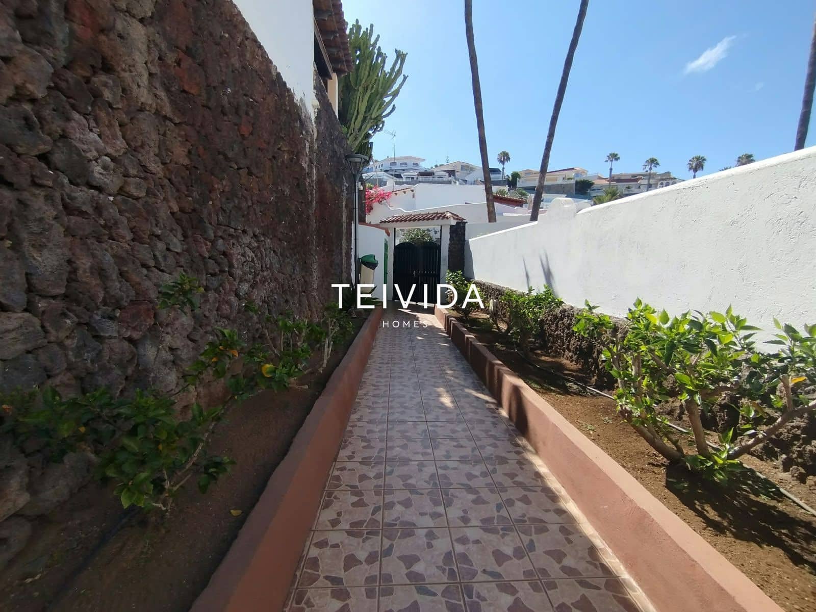 3 bedroom Townhouse for sale in San Eugenio with pool - € 779,000 (Ref: 10033160)