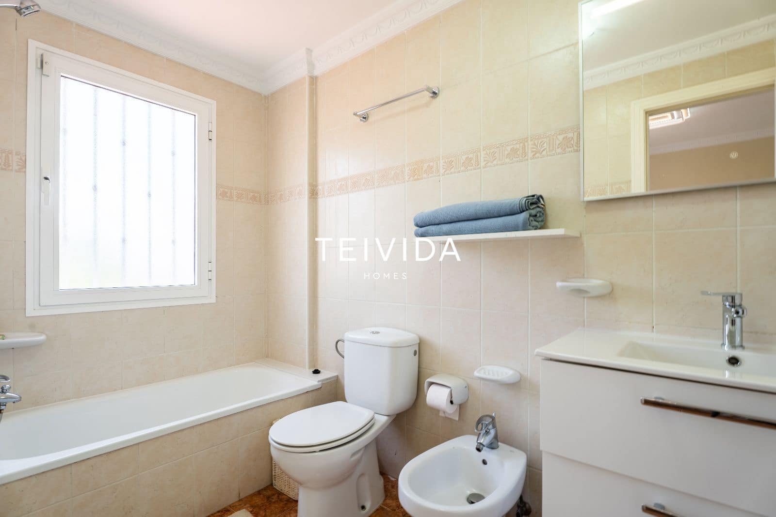 4 bedroom Townhouse for sale in Playa Fanabe with garage - € 980,000 (Ref: 10033248)