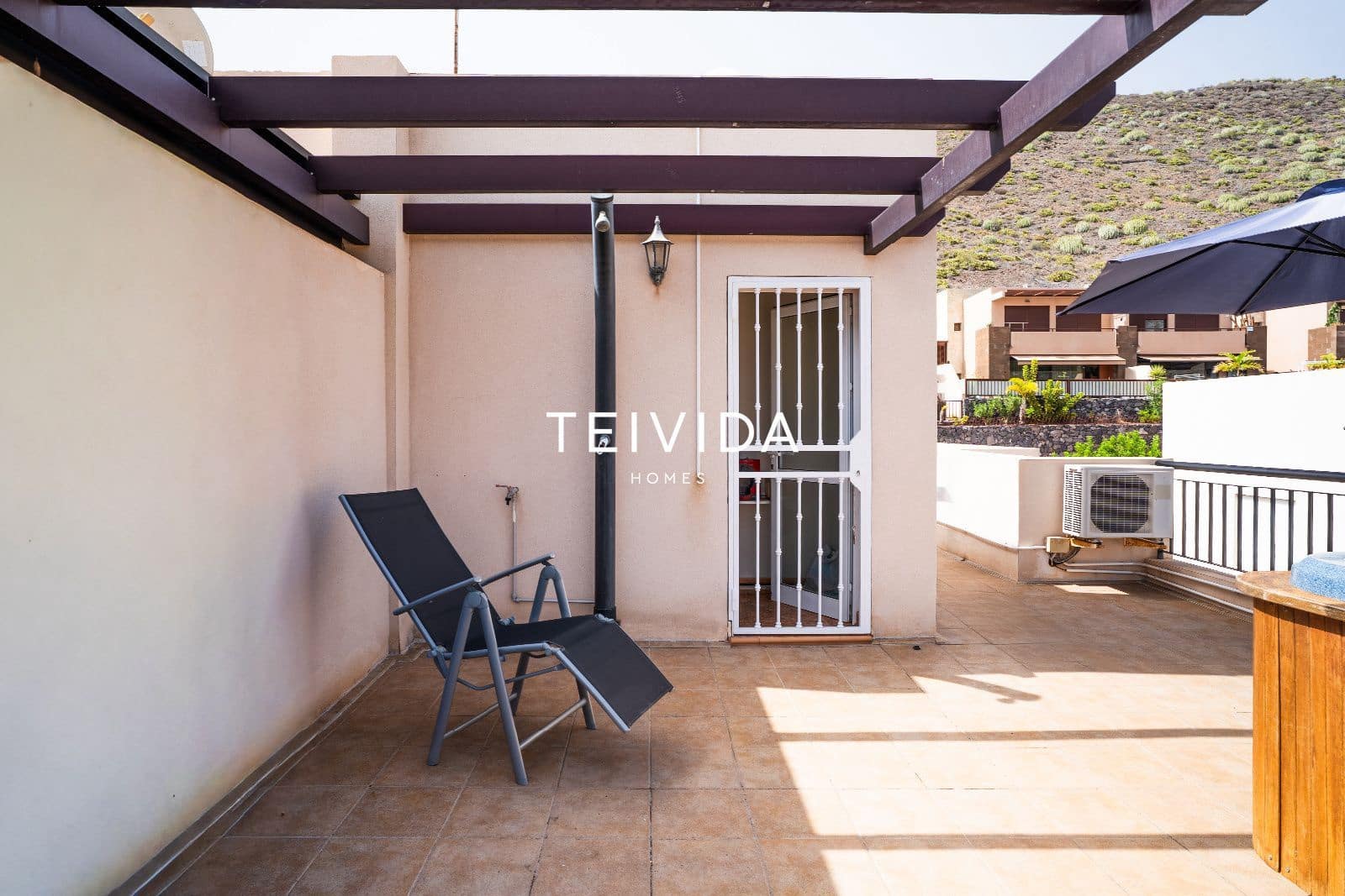 4 bedroom Townhouse for sale in Playa Fanabe with garage - € 980,000 (Ref: 10033248)