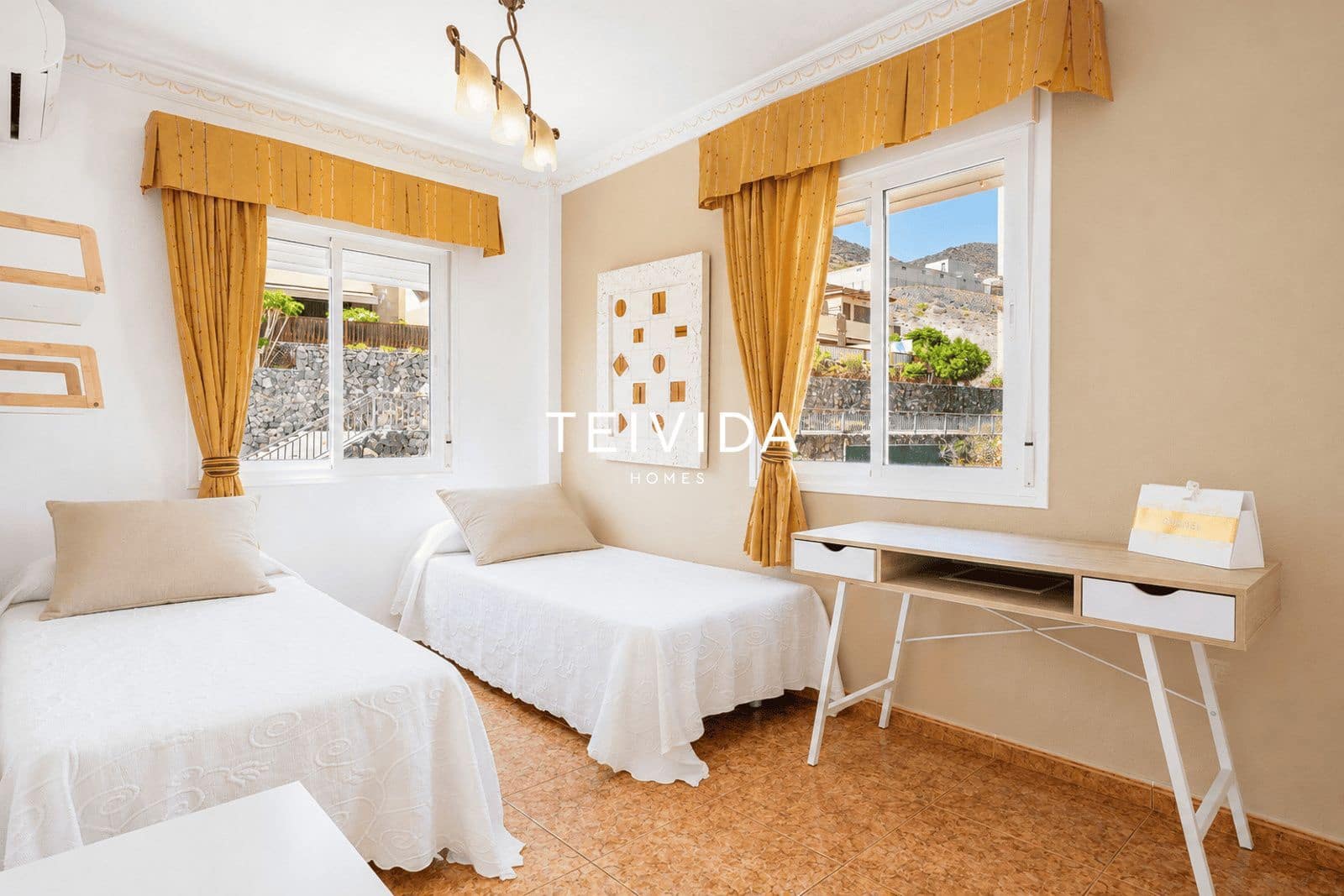 4 bedroom Townhouse for sale in Playa Fanabe with garage - € 980,000 (Ref: 10033248)