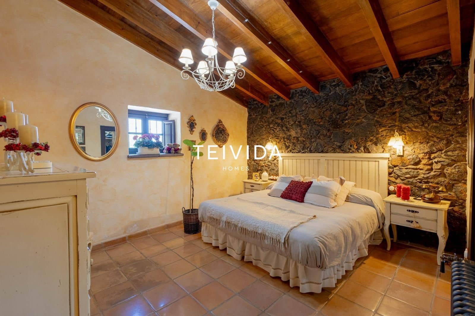 2 Zimmer Villa zu verkaufen in La Esperanza mit Pool Garage - 730.000 € (Ref: 10050443)