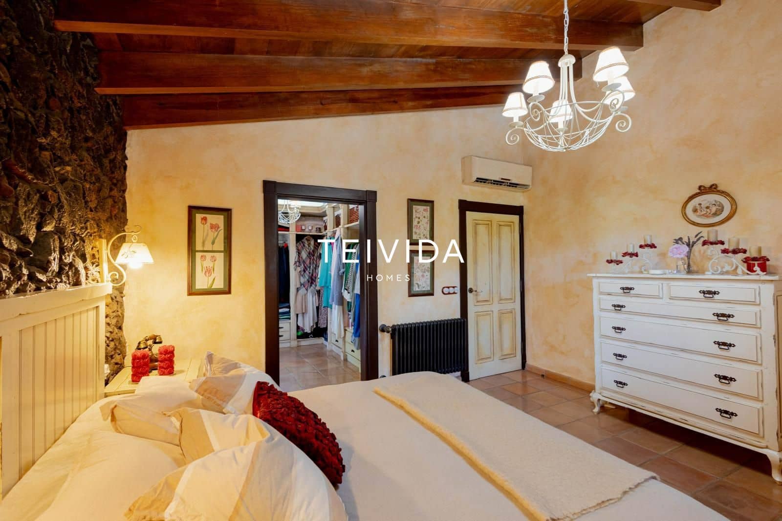 2 Zimmer Villa zu verkaufen in La Esperanza mit Pool Garage - 730.000 € (Ref: 10050443)