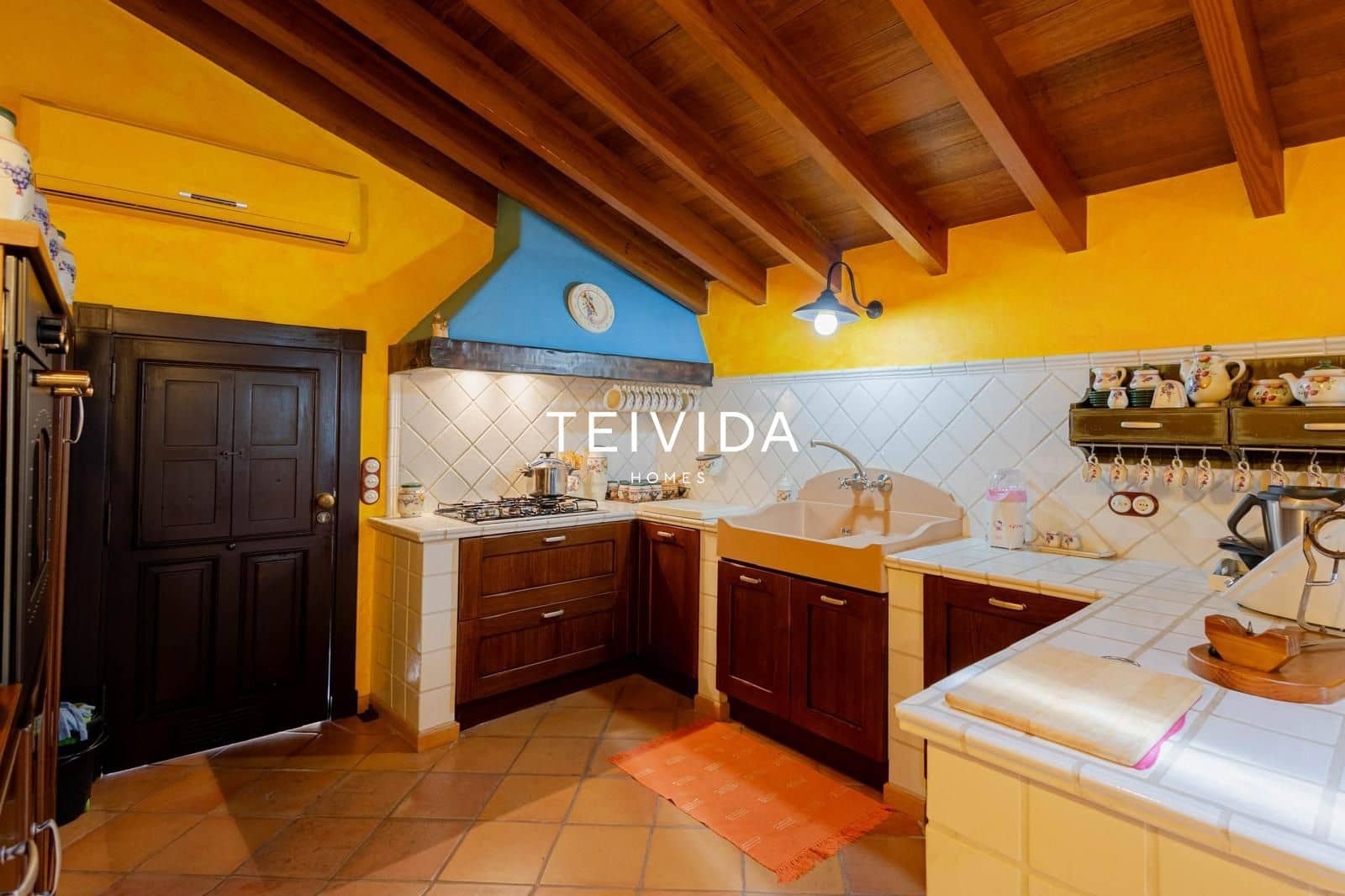 2 Zimmer Villa zu verkaufen in La Esperanza mit Pool Garage - 730.000 € (Ref: 10050443)