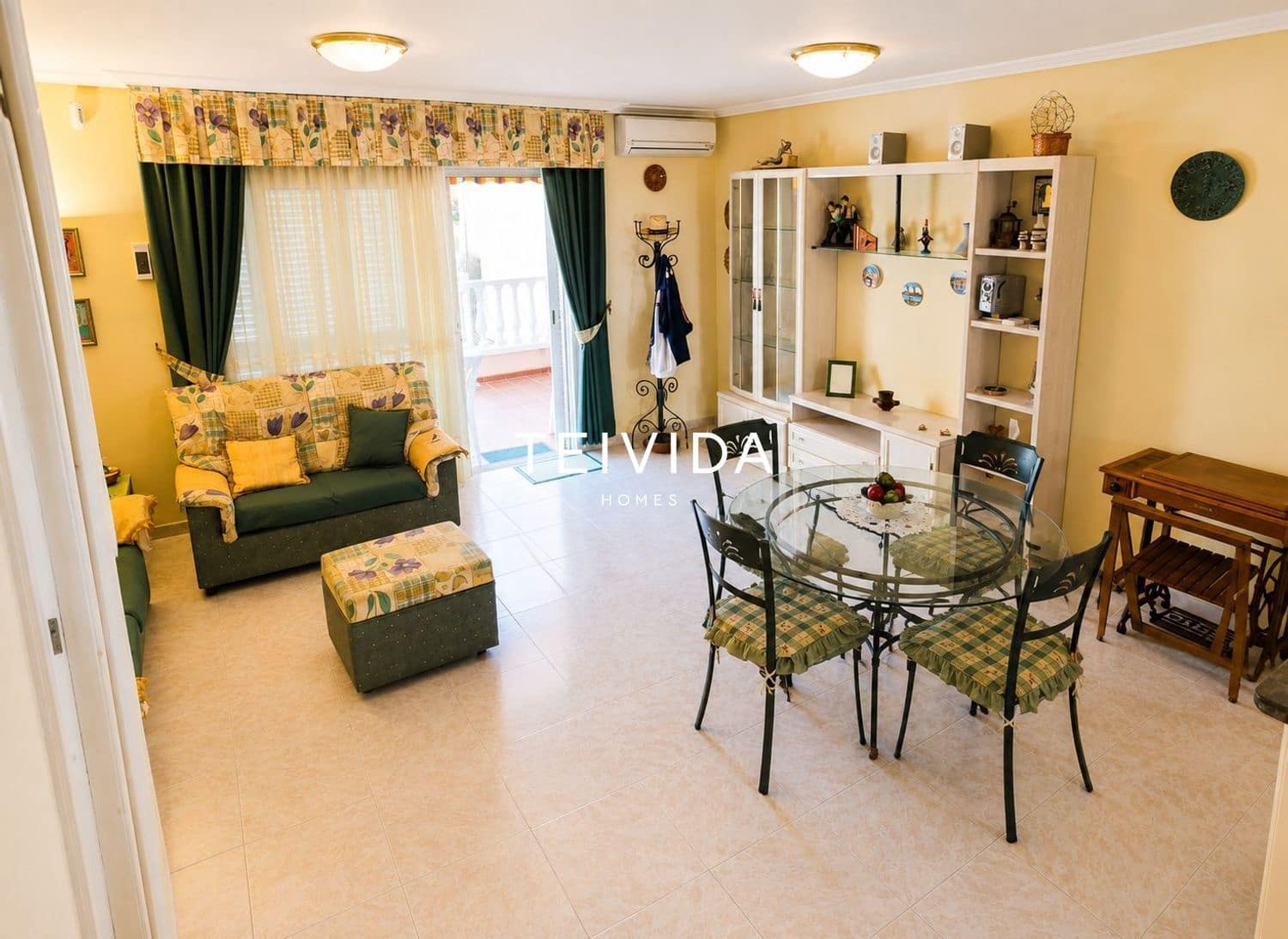 2 soverom Hus til salgs i Costa del Silencio med svømmebasseng garasje - € 441 000 (Ref: 10054431)