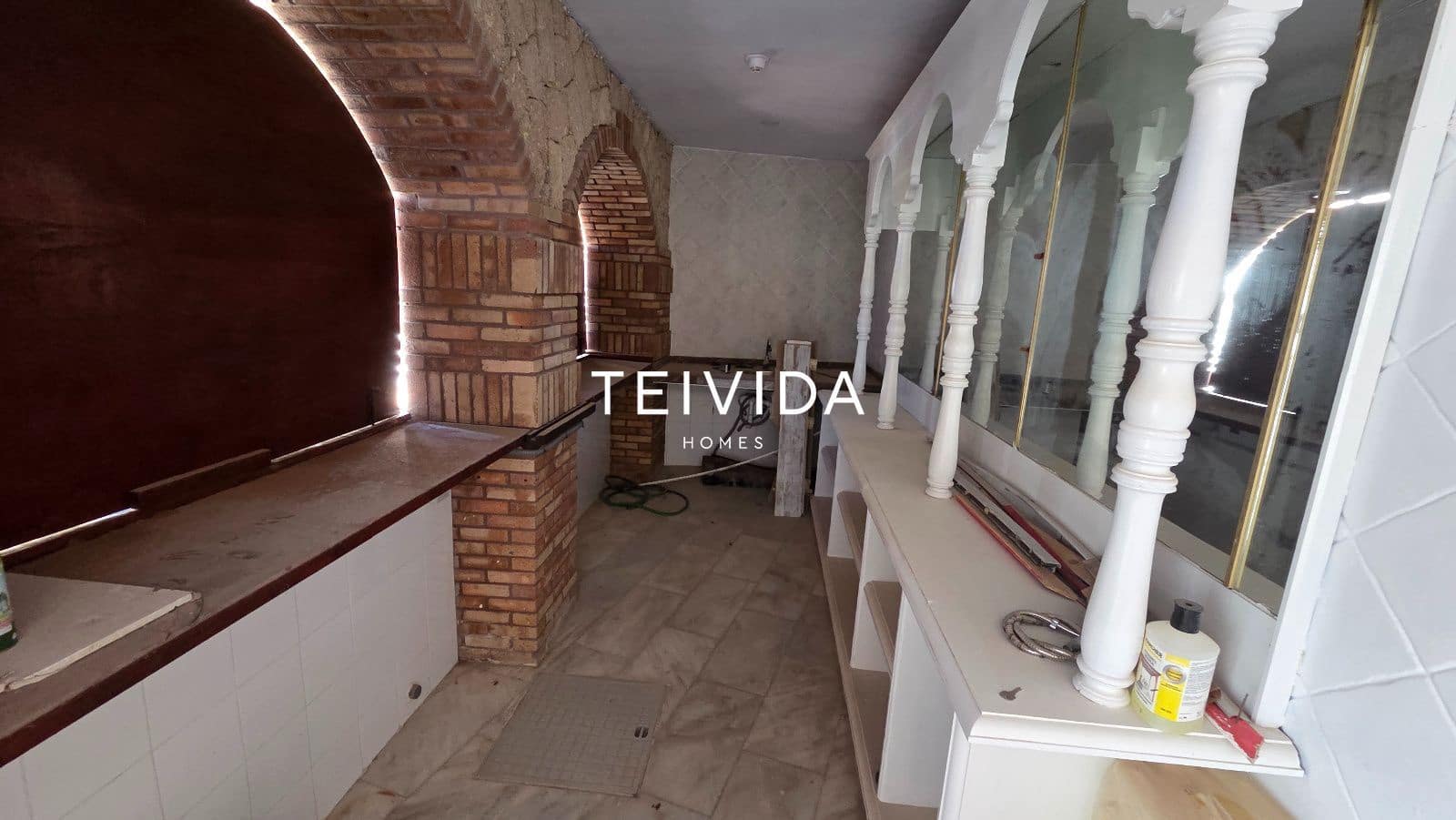 Kommersiell til salgs i Golf del Sur med garasje - € 270 000 (Ref: 10073338)