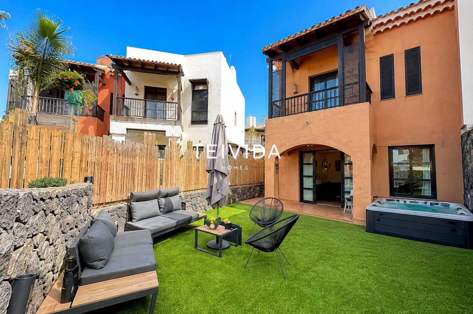 3 slaapkamer Huis te huur in Golf del Sur met zwembad garage - € 2.600 (Ref: 10079796)