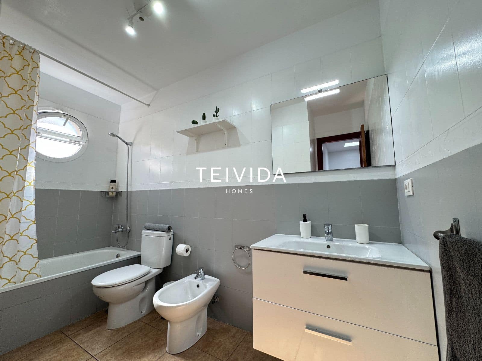 Piso de 3 habitaciones en San Isidro de Abona en alquiler - 1.770 € (Ref: 10079797)