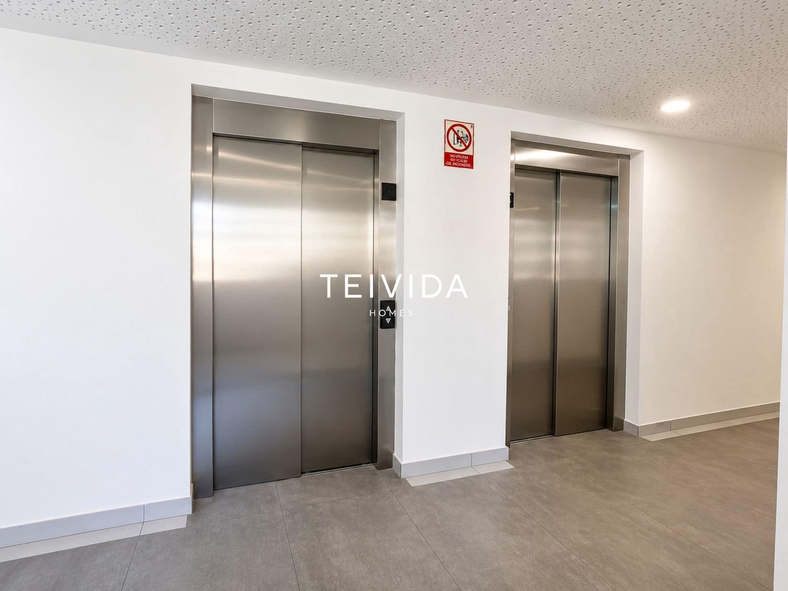 2 bedroom Flat for sale in Playa Paraiso with pool garage - € 650,000 (Ref: 10079928)