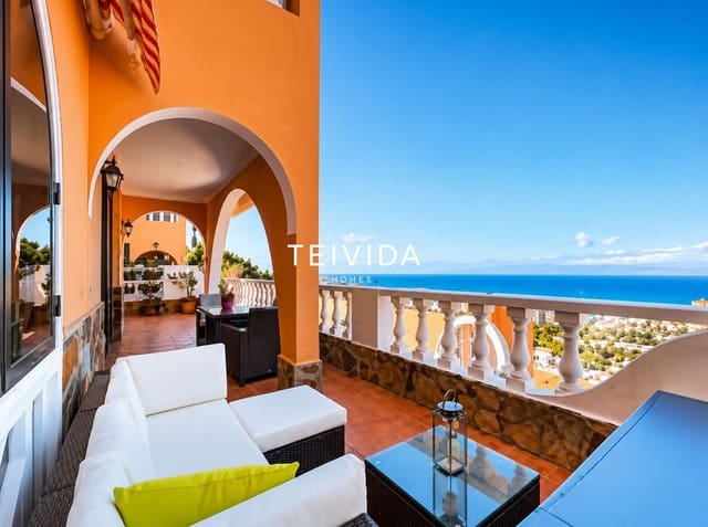 Casa de 4 habitaciones en San Eugenio, Adeje en venta con garaje - 639.000 € (Ref: 10079930)