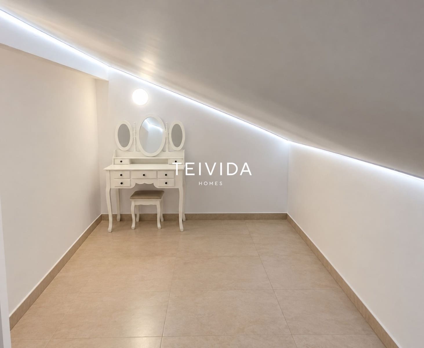 3 chambre Maison de Ville à vendre à Llano del Camello avec piscine garage - 370 000 € (Ref: 10098947)
