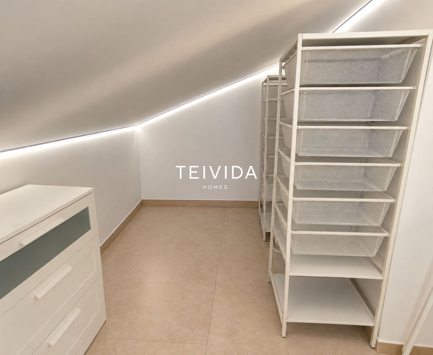 3 chambre Maison de Ville à vendre à Llano del Camello avec piscine garage - 370 000 € (Ref: 10098947)