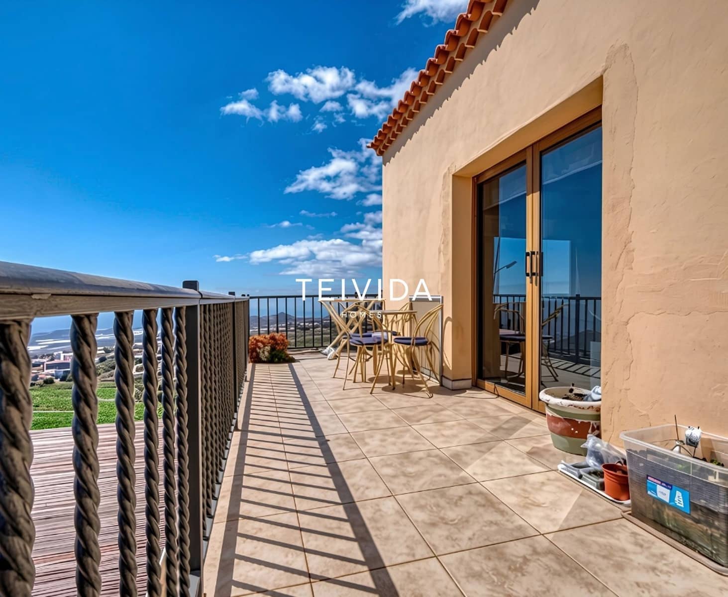 6 bedroom Villa for sale in San Miguel de Abona with pool garage - € 820,000 (Ref: 10136407)