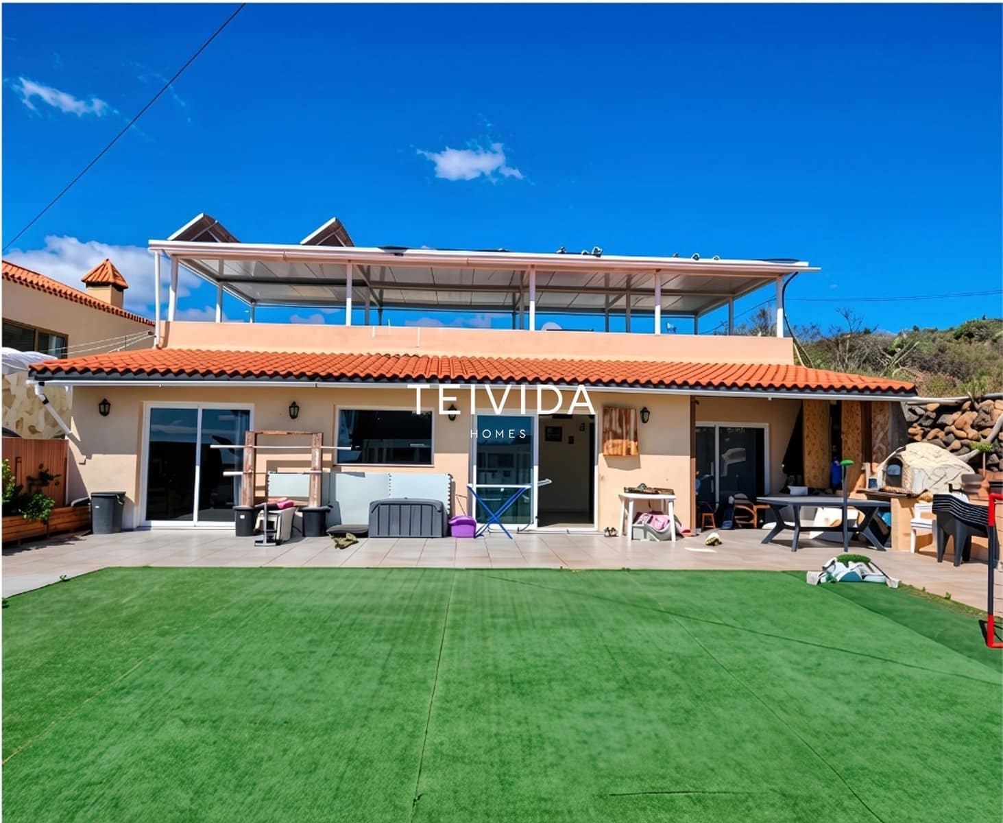 6 bedroom Villa for sale in San Miguel de Abona with pool garage - € 820,000 (Ref: 10136407)
