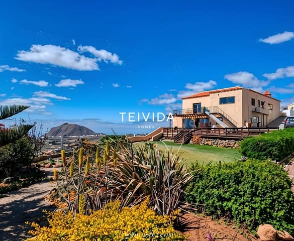 6 bedroom Villa for sale in San Miguel de Abona with pool garage - € 820,000 (Ref: 10136407)