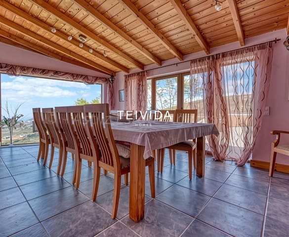 6 bedroom Villa for sale in San Miguel de Abona with pool garage - € 820,000 (Ref: 10136407)