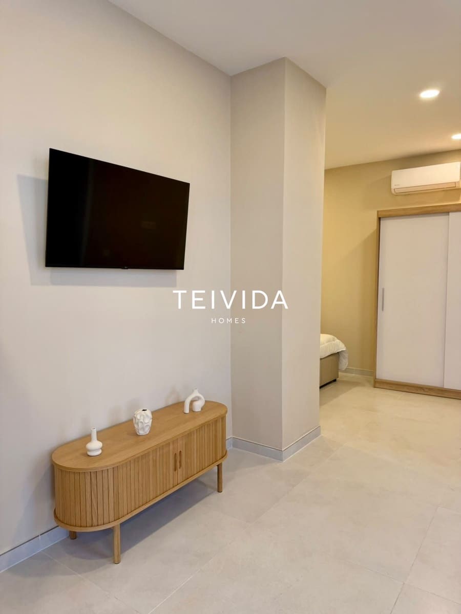 Flat for sale in Costa del Silencio with pool - € 225,000 (Ref: 10158691)