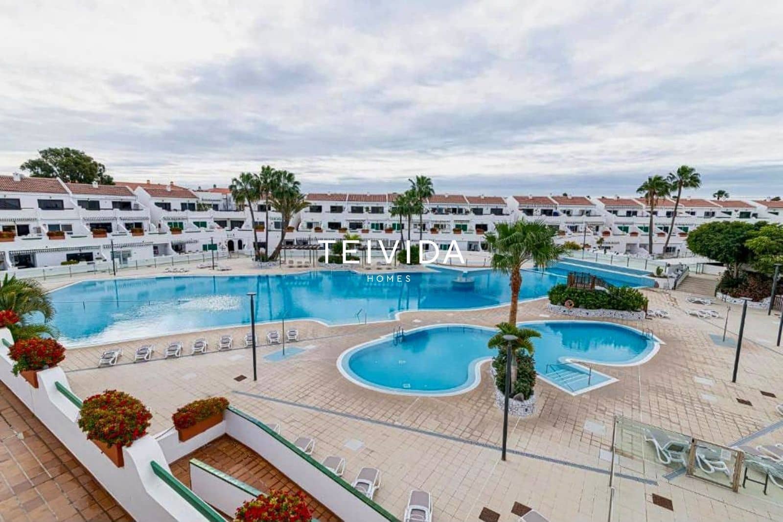 Flat for sale in Costa del Silencio with pool - € 225,000 (Ref: 10158691)