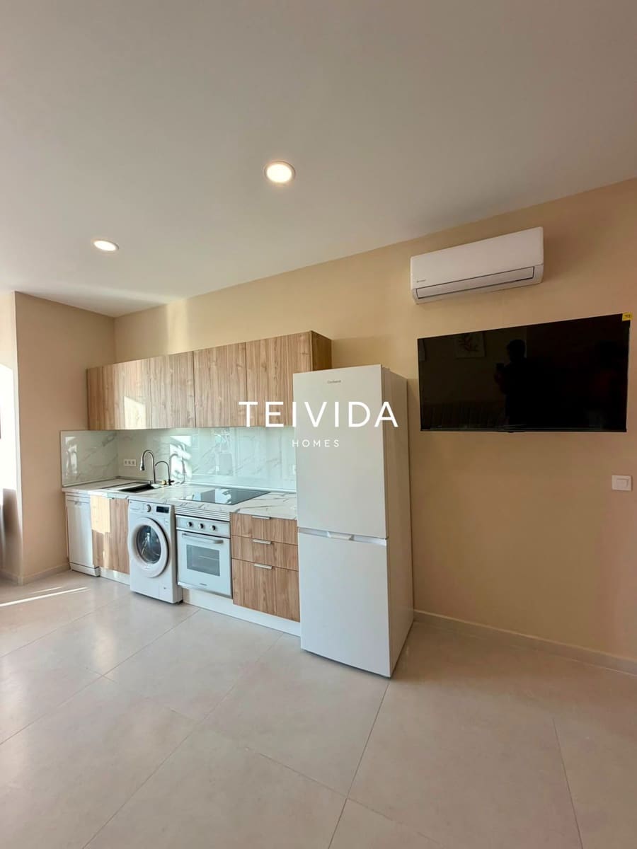Flat for sale in Costa del Silencio with pool - € 185,000 (Ref: 10158692)