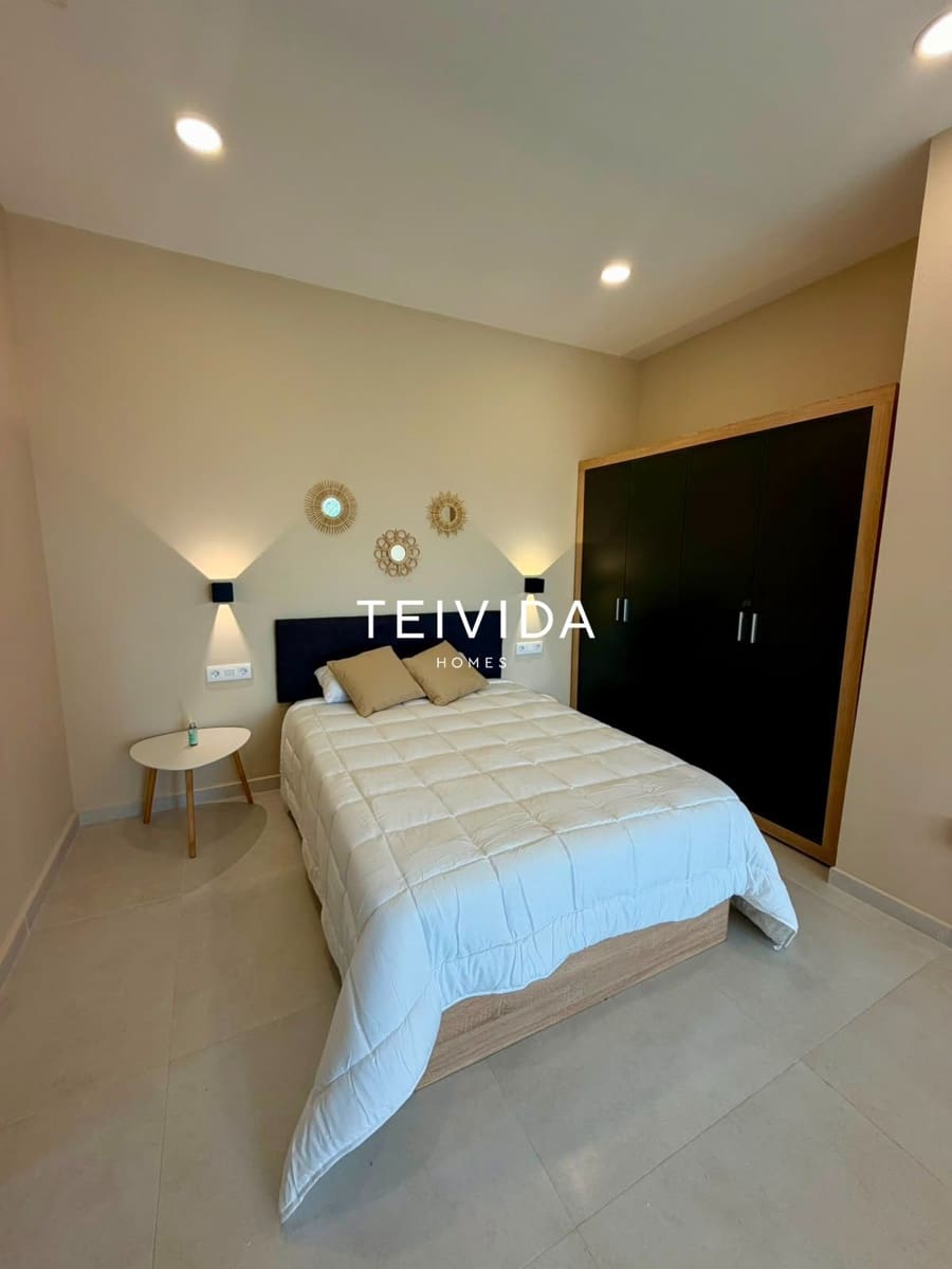 Flat for sale in Costa del Silencio with pool - € 185,000 (Ref: 10158692)