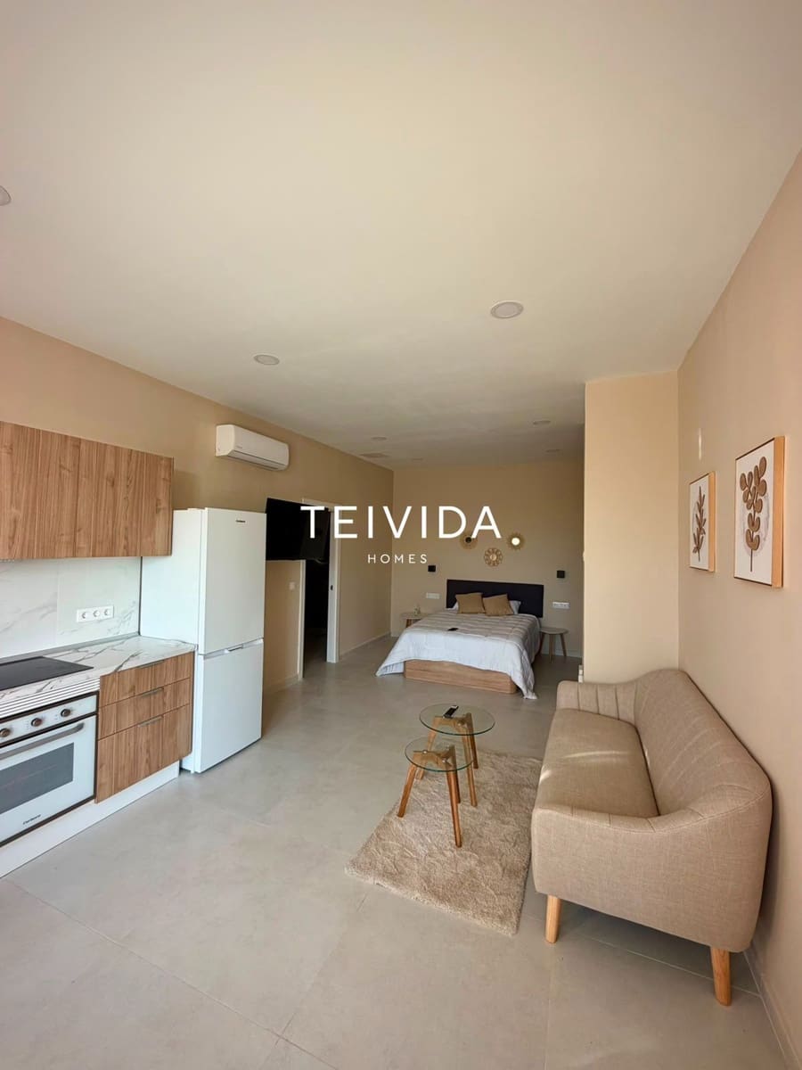 Flat for sale in Costa del Silencio with pool - € 185,000 (Ref: 10158692)