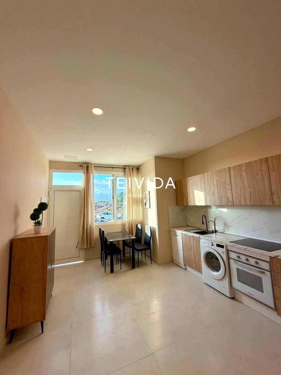 Flat for sale in Costa del Silencio with pool - € 185,000 (Ref: 10158692)