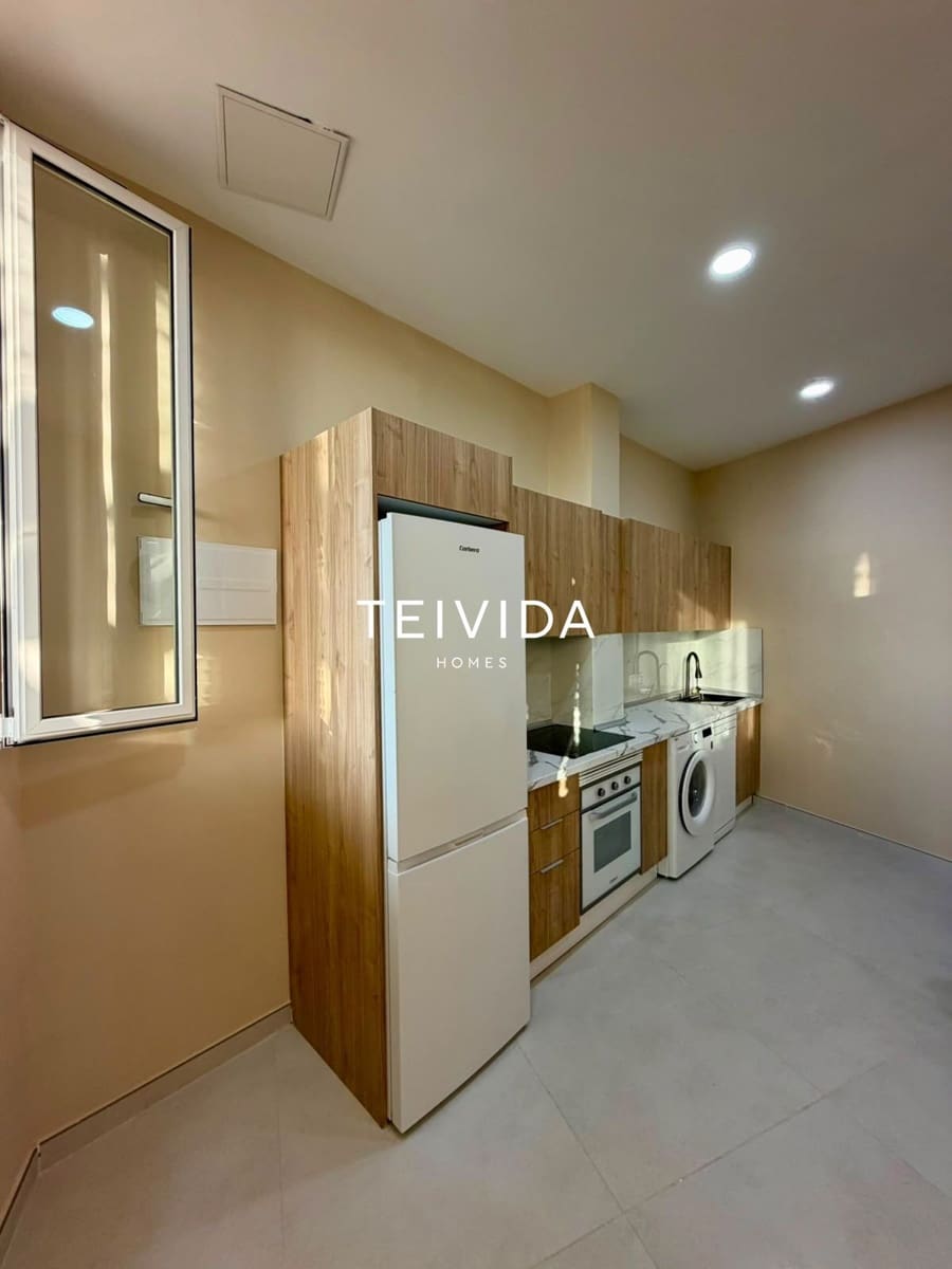 Flat for sale in Costa del Silencio with pool - € 189,000 (Ref: 10158693)