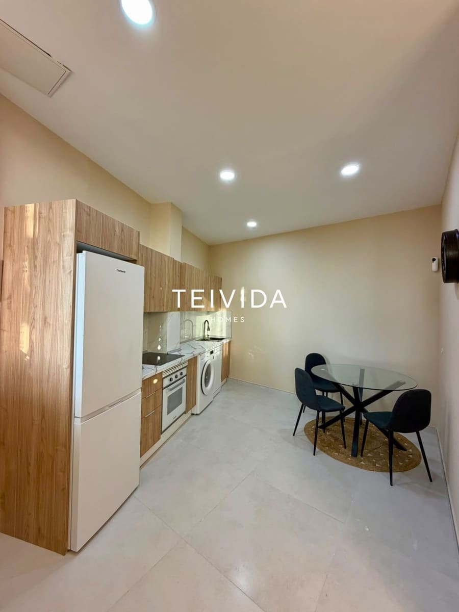 Flat for sale in Costa del Silencio with pool - € 189,000 (Ref: 10158693)