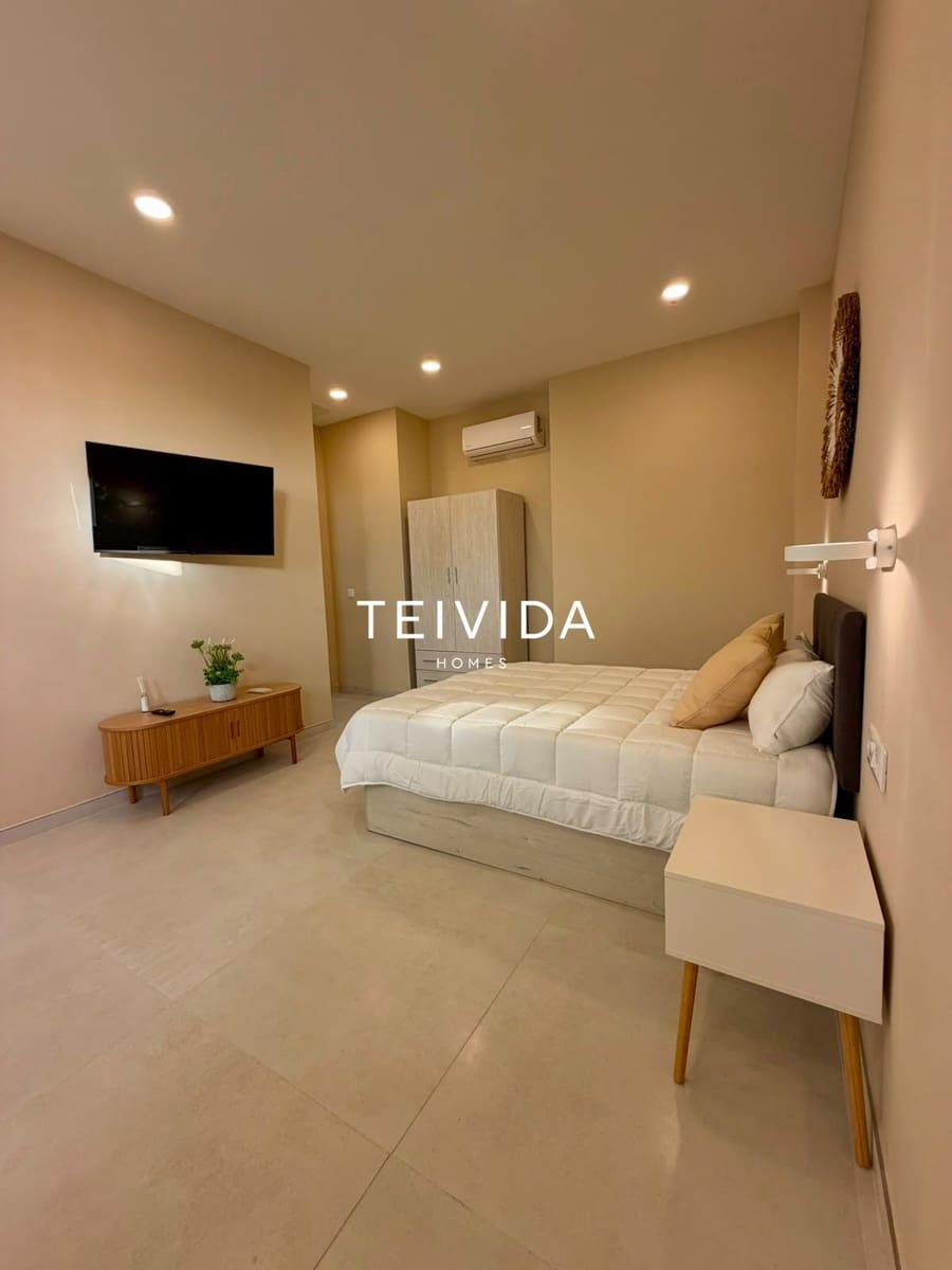 Flat for sale in Costa del Silencio with pool - € 189,000 (Ref: 10158693)