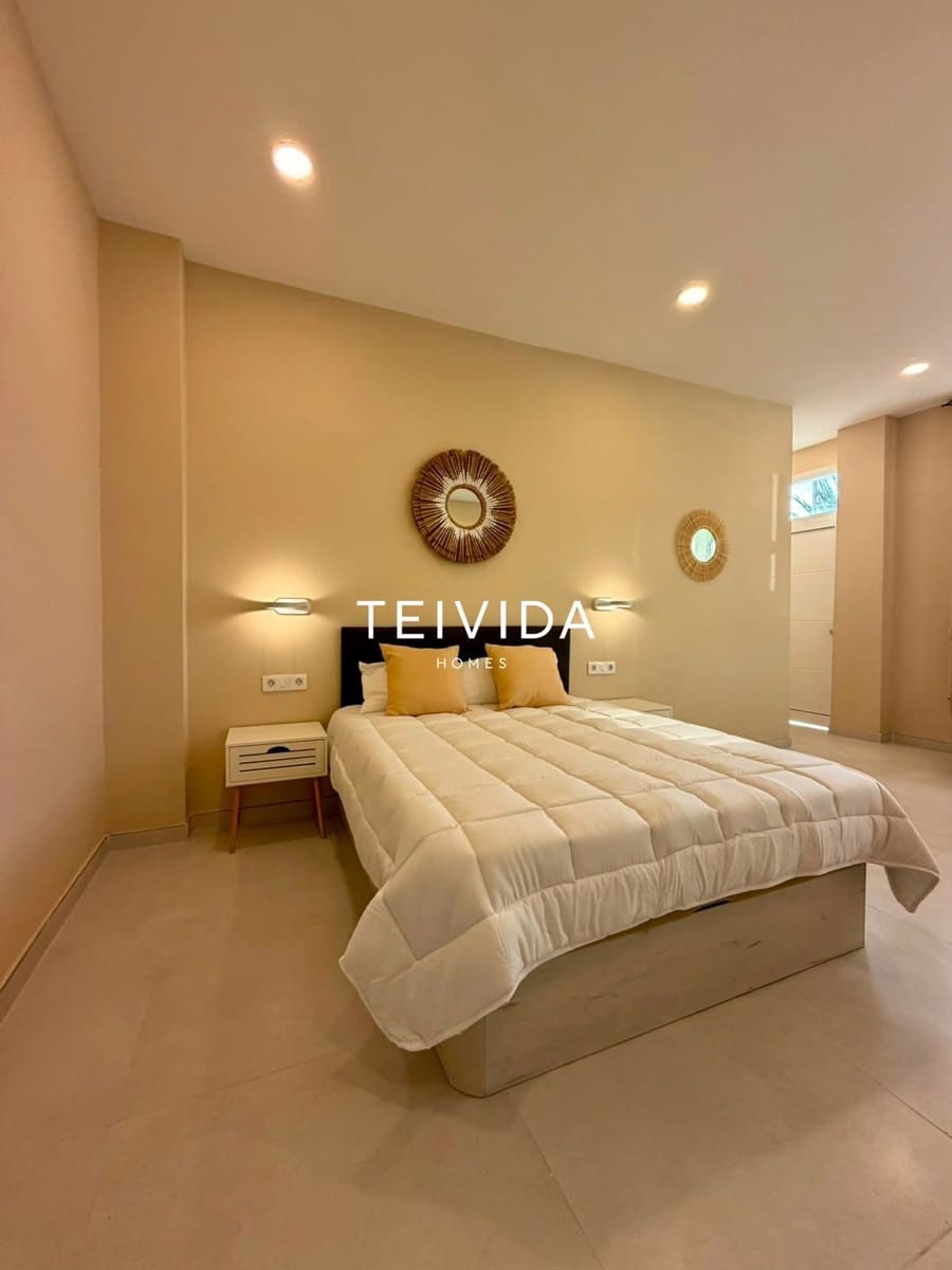 Flat for sale in Costa del Silencio with pool - € 189,000 (Ref: 10158693)