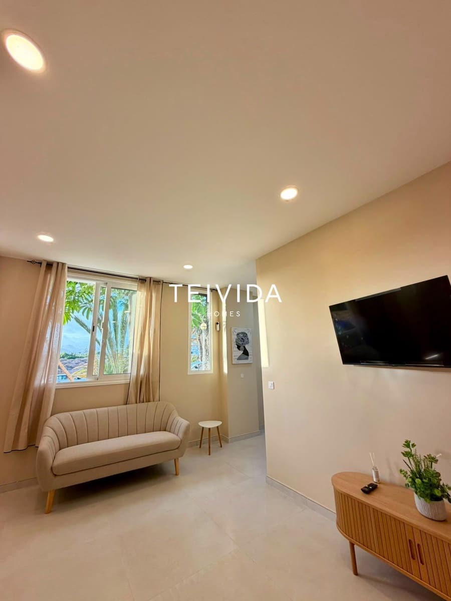 Flat for sale in Costa del Silencio with pool - € 189,000 (Ref: 10158693)